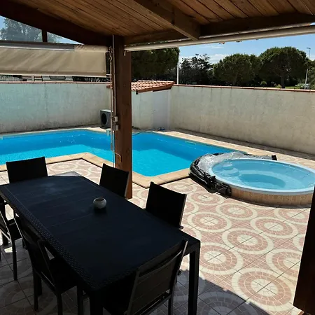 Villa La Lagune Piscine Et Prives 8 Couchages Parking Prive Et Borne De Recharge Electrique Le Barcares